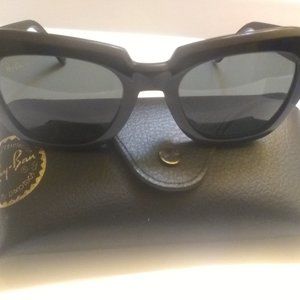 Woman's State Street Ray-Ban Sunglasses